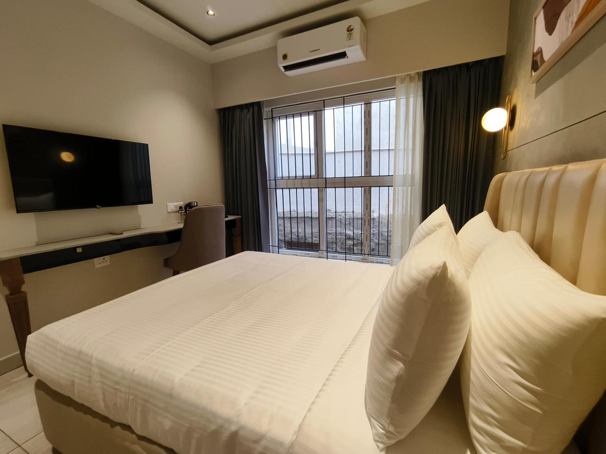 Olive Hotel Le Opera By Embassy Group Bangalore Exterior photo