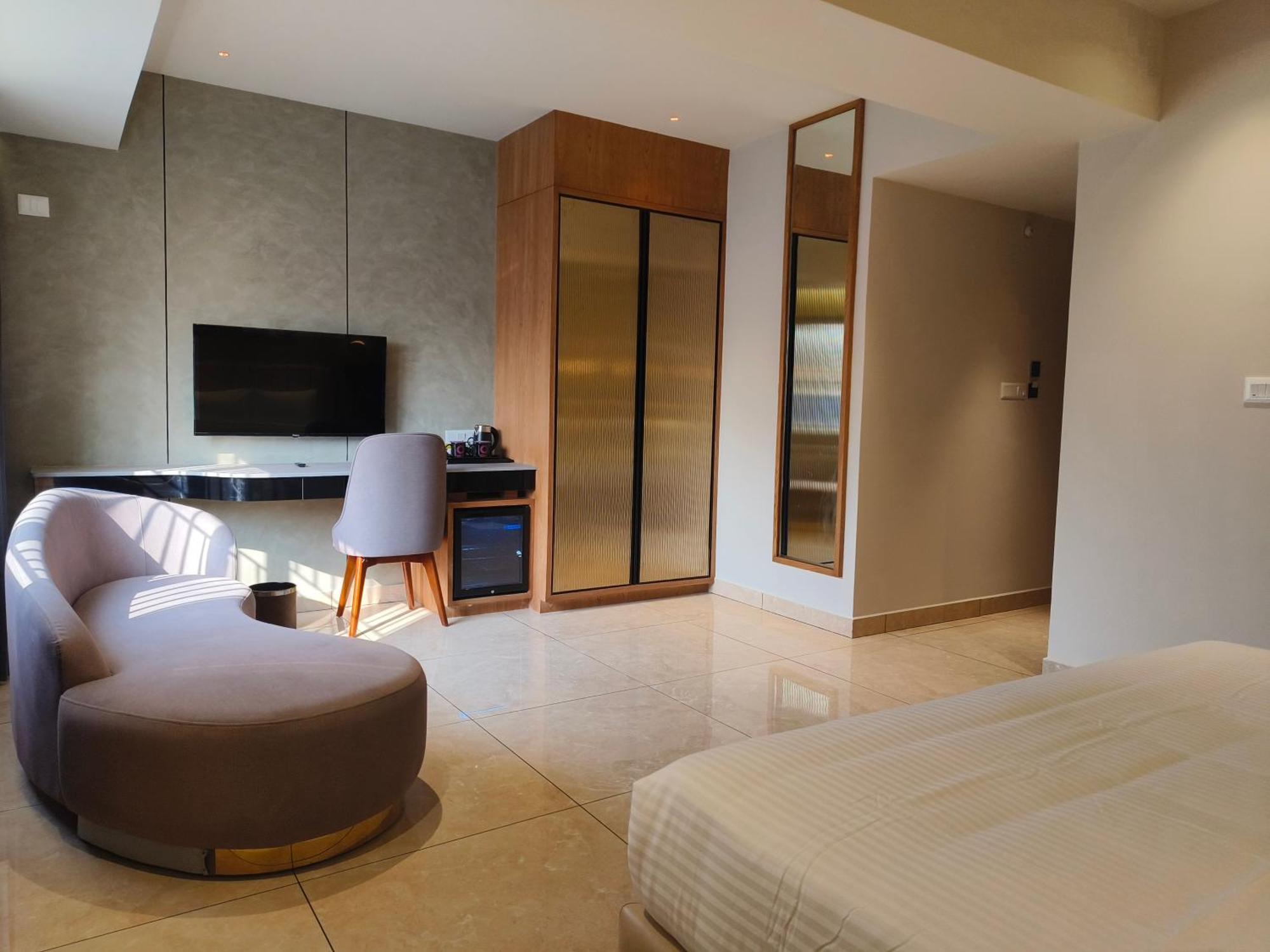 Olive Hotel Le Opera By Embassy Group Bangalore Exterior photo