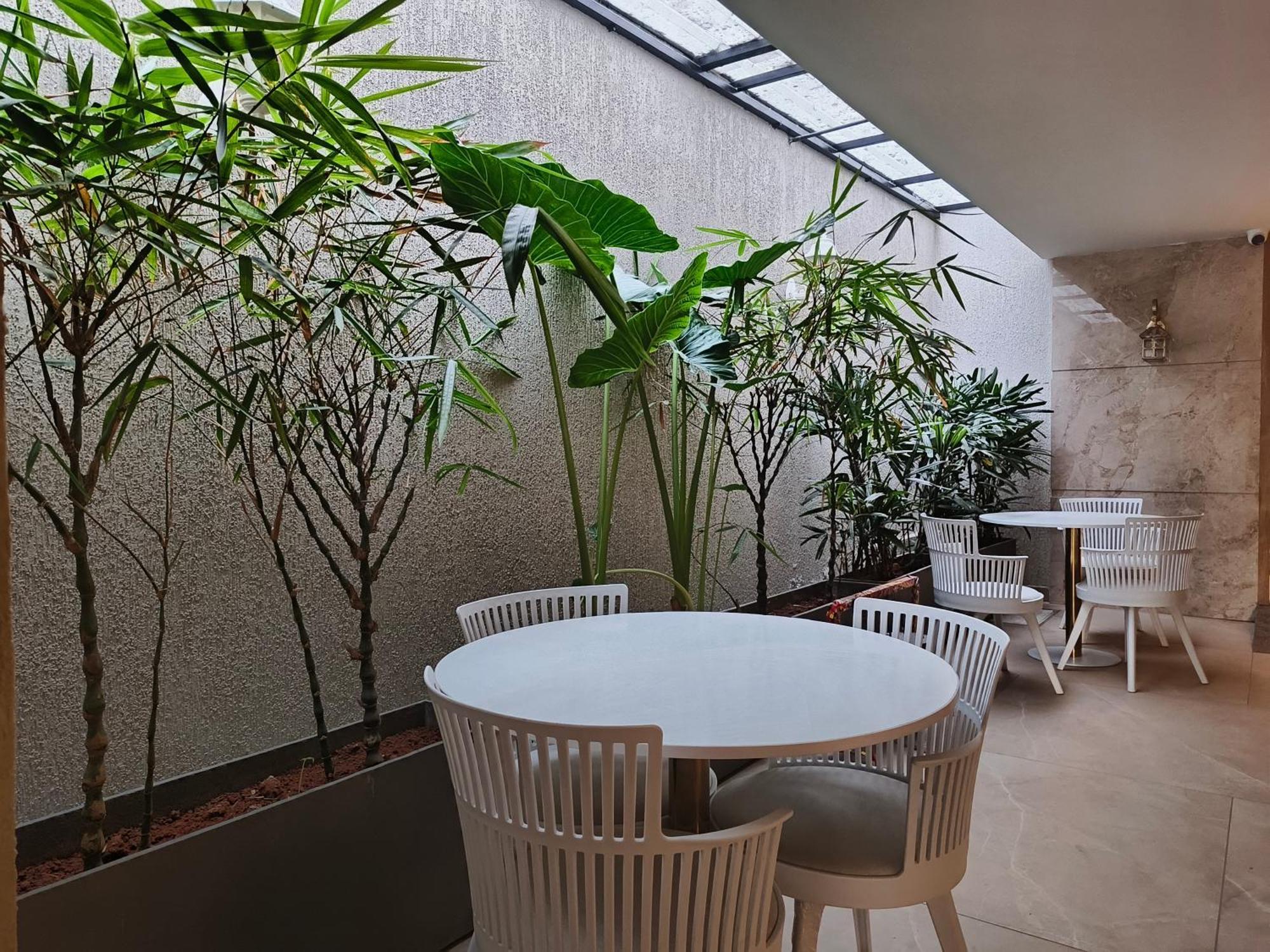 Olive Hotel Le Opera By Embassy Group Bangalore Exterior photo